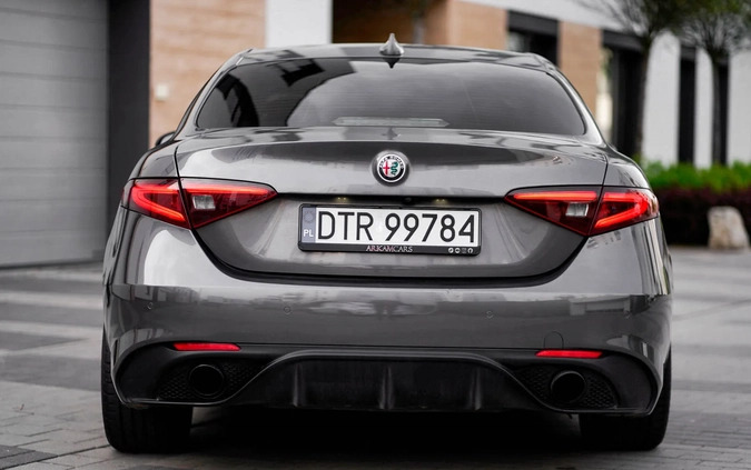 Alfa Romeo Giulia cena 92700 przebieg: 83000, rok produkcji 2020 z Trzebnica małe 172